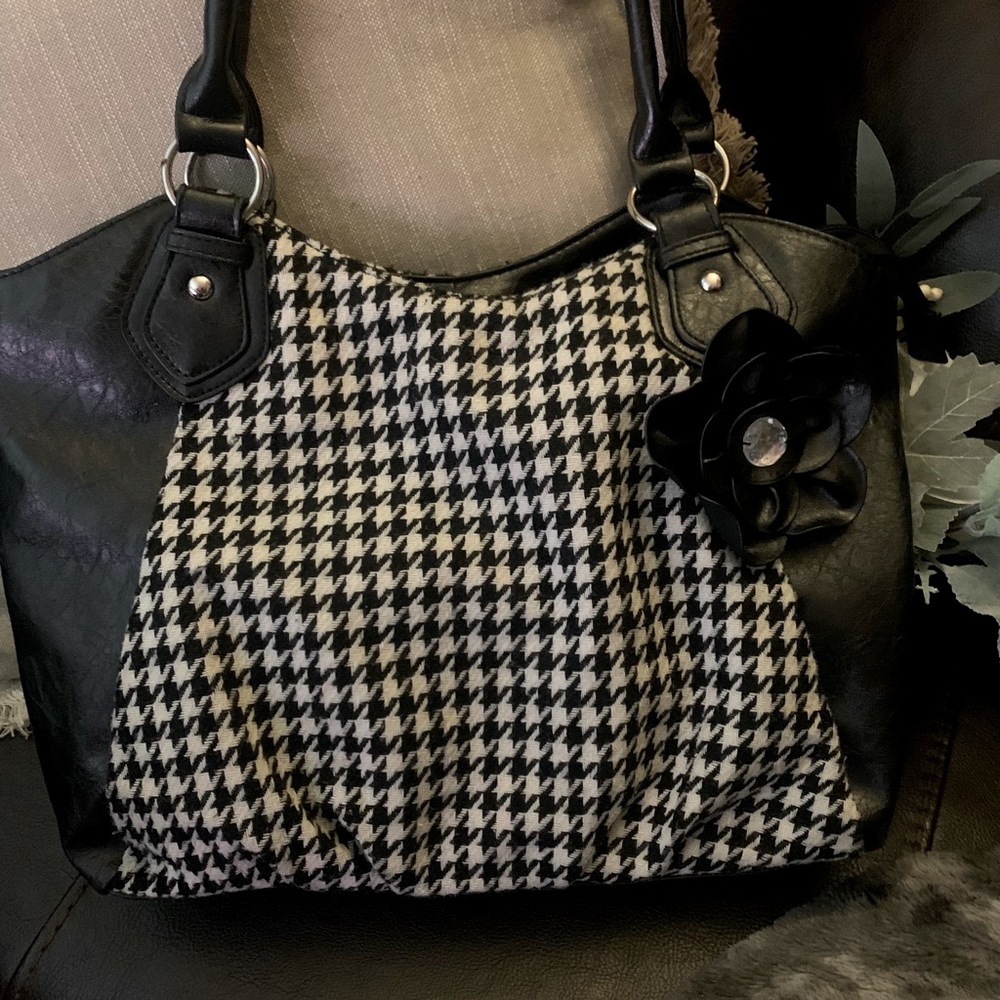 Womens CUTE PURSE BLACK AND WHITE